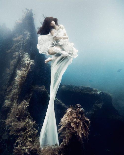 bobbycaputo:  Stunning Underwater Shipwreck Portraits Taken Off the Shores of Bali Montreal-based photographer Benjamin Von Wong, who wowed us with his shockingly creative photos of a man on fire, is no stranger to epic concepts and photo shoots. His