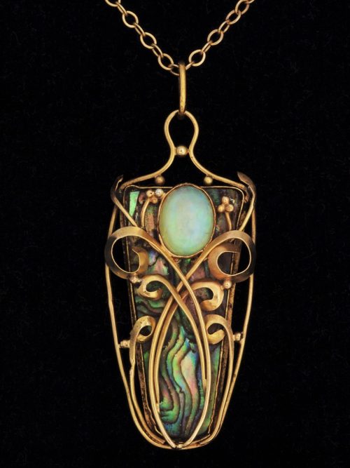 cair–paravel:Art Nouveau gold and abalone pendant with an opal (via).