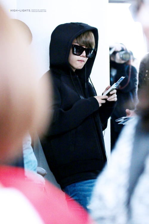 fybaekhyun:  141025 Airport - Gimpo to Beijing © highlights | do not edit. 