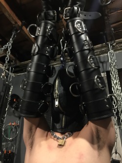 Rubbergreg — Bondage sub