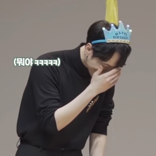 Tiny Kim Yugyeom (>