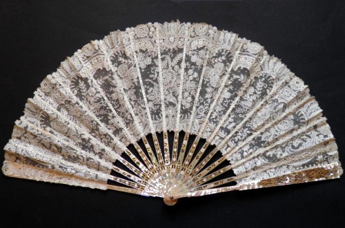 highvictoriana: Late 19th century mother-of-pearl fan with white lace leaf.