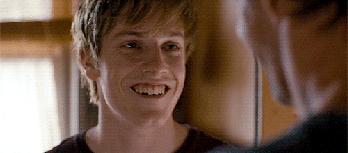 Jonas Kahnwald + Smiling (season 2)