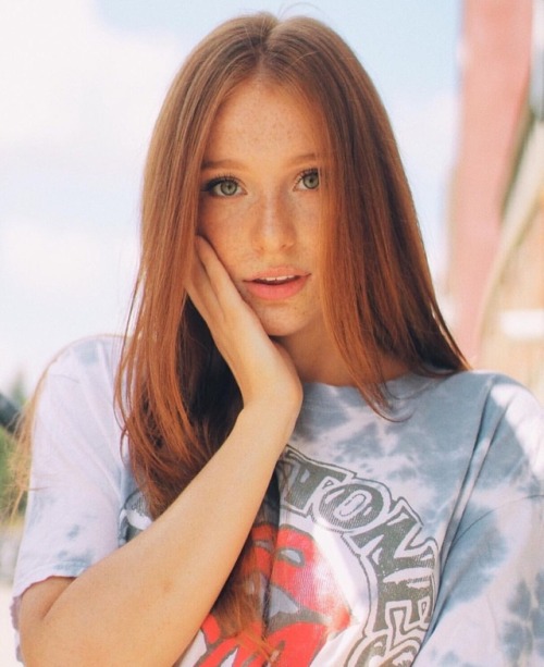 Model: Madeline Ford Photographer: Leslie Cortés