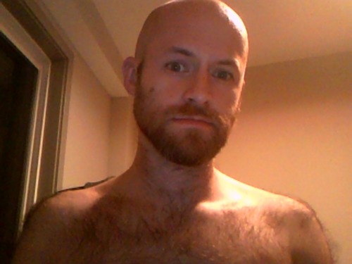 jakke:Today in ways I have managed to feel like I’m taking decadent time off work while actually they are just basic adult human maintenance include purchasing a microwave, doing laundry, and hacking off 75% of my beard (pictured above). I also purchased