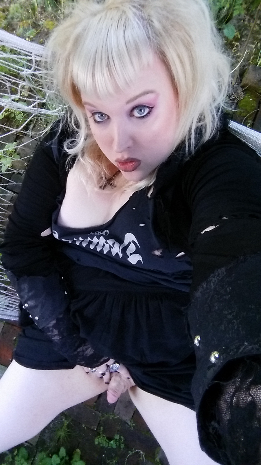 ligeaphantasma:  My neighbor totally saw me touching myself lol