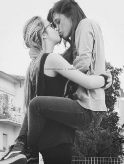 lezobey:  lesbian blog ♀ 