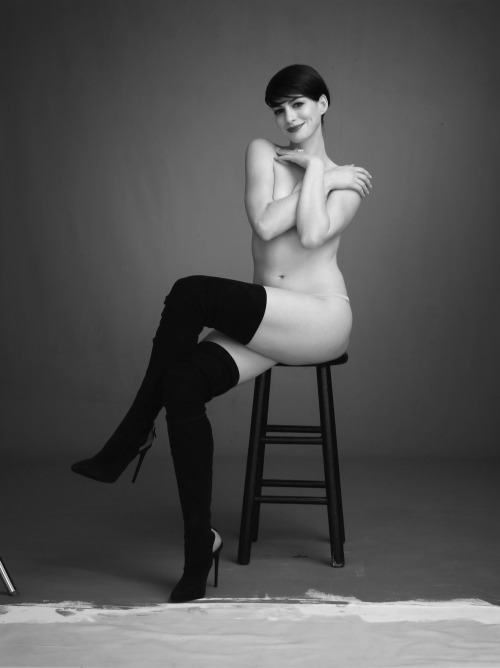 XXX lichtreize:  Anne Hathaway in a series of photo