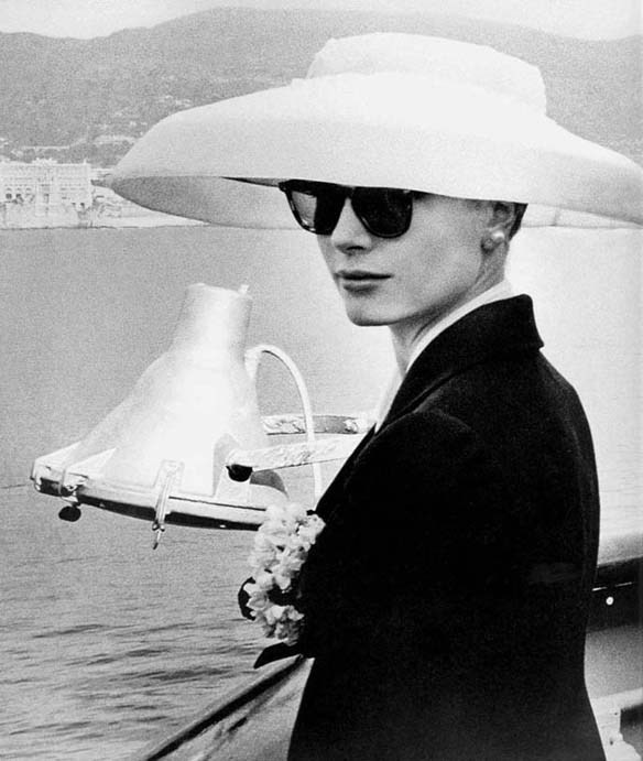 gatabella:  Grace Kelly wearing sunglasses 