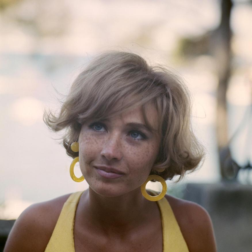 frenchcinema:  Marlène Jobert on the set of the series “Les dossiers de l’agence