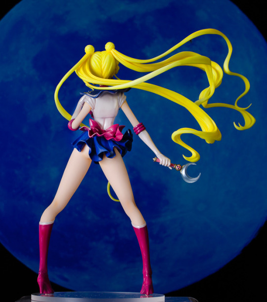 So apparently there's a new Crystal Sailor Moon Figure