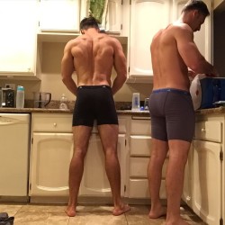 compressionshortsallday:  Roommate goals