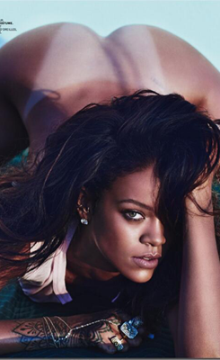 famousnakedbodies:  rihanna porn pictures