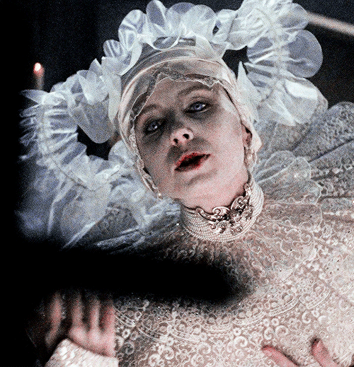 boneybarnes: 31 DAYS OF HALLOWEEN ↳ DAY #18: BRAM STOKER’S DRACULA (1992) •