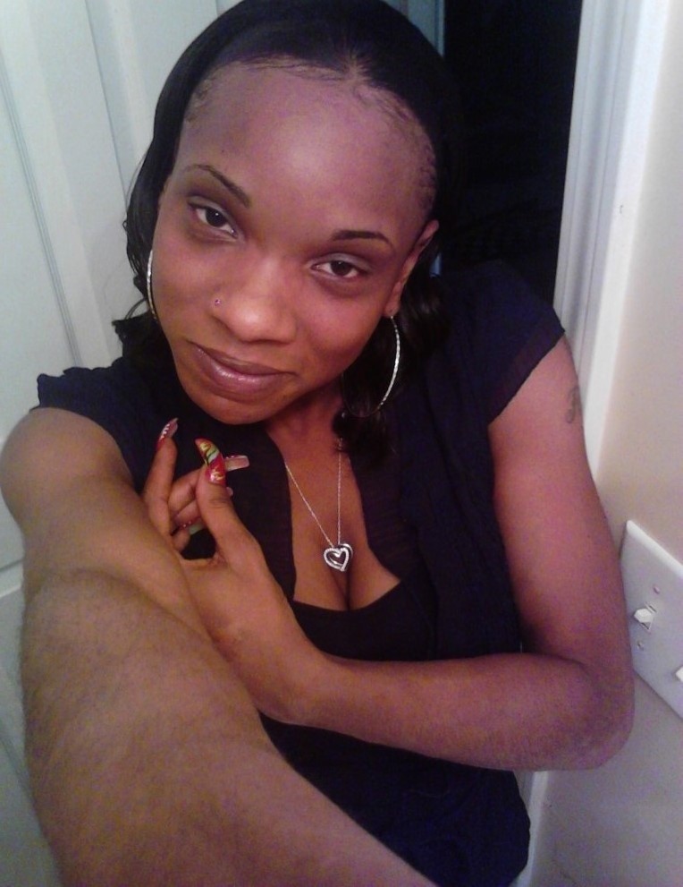 buttonstolove:  Beautiful… Ladies, your submissions are welcome… buttonstolove@yahoo.com