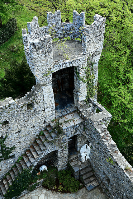 visitheworld:  The tower of Castello di Vezio, northern Italy (by PS兔~兔兔兔).