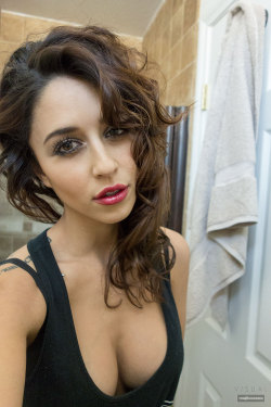 sojuandhenny: Selfie Sessions x Tianna Gregory.