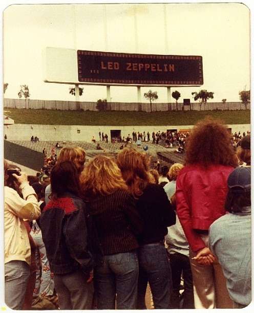 wang-dang-sweet-poontang:Oakland, CA, Alameda County Coliseum July 24, 1977This was the last ever sh