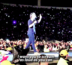 signedmalik:  Harry testing fans - Santiago, Chile.