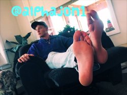 Dirtycollegeboyfeet: 19 Year Old Teen Alpha With Size 14S. Follow This Young Muscle