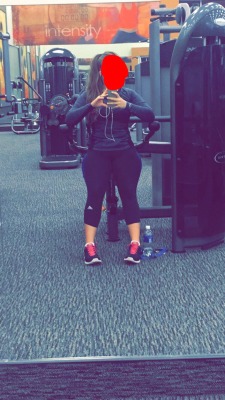 refstrepo:  gym selfie lol