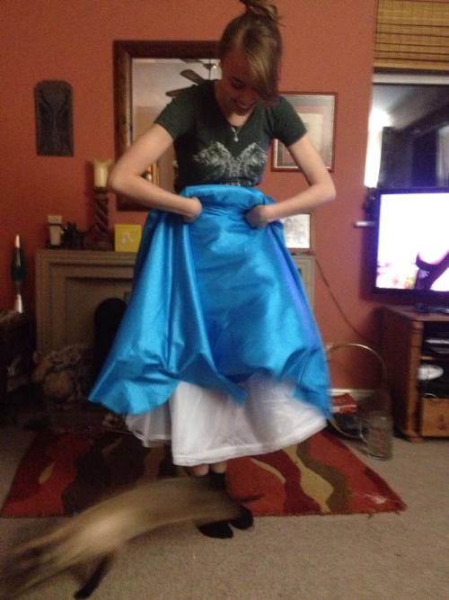 doctorbethany:letsboldlygomotherfuckers:i was trying on my ariel skirt to make sure it fits properly