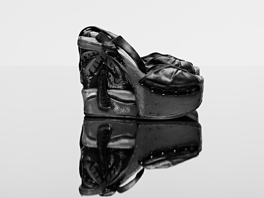 diamondheroes:   David Bowie’s shoes, photograhed by Hedi Slimane. 