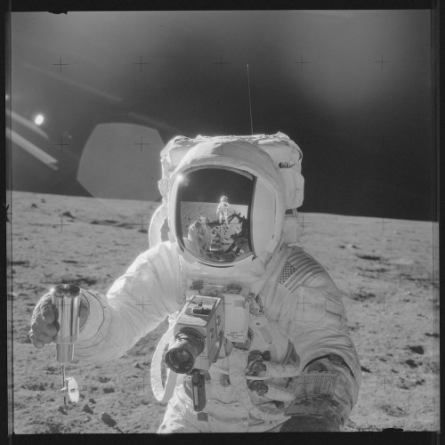 digg:  8,400 High-Res Images From The Apollo Moon Missions Were Just Put Online — Here Are The Best 