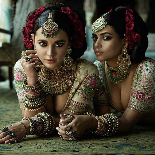 Sabyasachi Heritage Jewelry CollectionPhotography: Tarun VishwaModels: Eugeniya Belousova & Priy