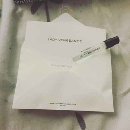 In love with the packaging sample #ladyvengence #parfume #birchbox