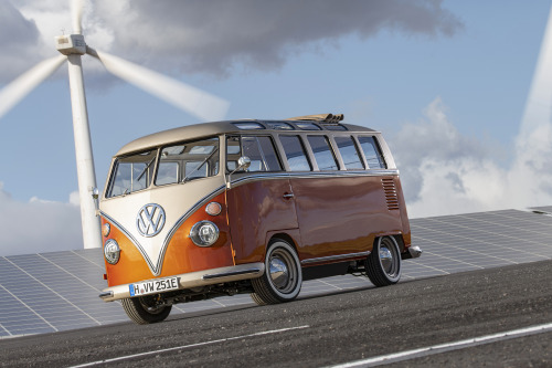 carsthatnevermadeitetc:  Volkswagen e-BULLI, 2020 (1966). A restomod by Volkswagen Commercial Vehicles that combines a T1 Samba Bus with the Volkswagen Group’s latest electric drive system components. 