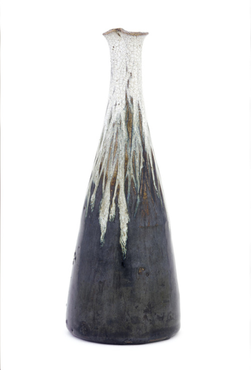 Seto ware “white-necked” sake bottle with pouring spoutStoneware with iron and rice-straw-ash glazes