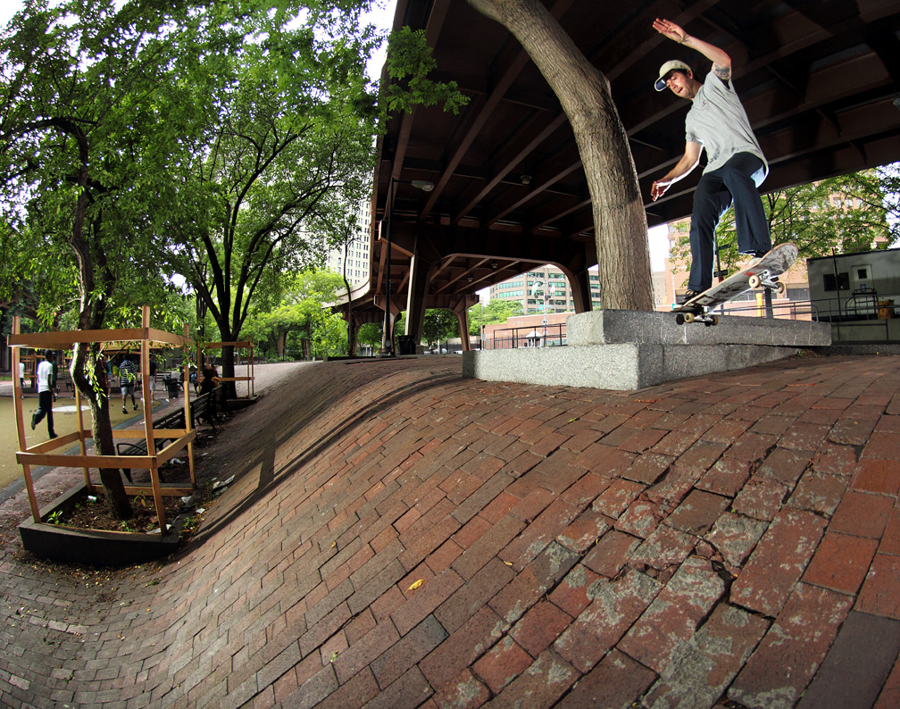 Justin Czank - Frontside Tailslide.
New York City - 2010.
Sign the petition: https://www.change.org/p/nyc-department-of-transportation-save-the-brooklyn-banks?source_location=topic_page