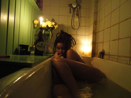 XXX filthygood:  A good long soak to keep the photo