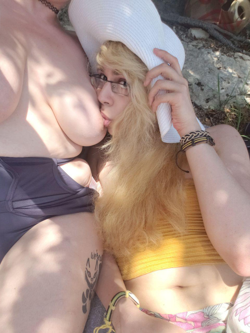 rayraysugarbutt:Suddenly, a wild @graloveable joins me in the shade!  WELL IT&rsquo;S