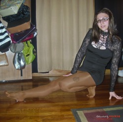 thepantyhosetights:More #pantyhose #collants