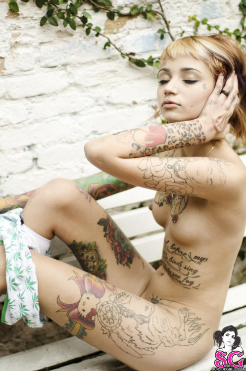 ohmygodbeautifulbitches:  AnaBuhr 