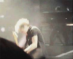 lewisandneil:  niall during rock me (02, 6/4/13) 