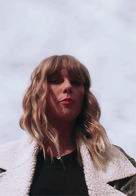 dailyswiftgifs:Dive bar on the East Side, where you at?