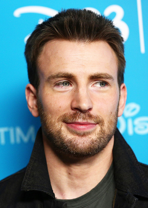 chrisevanslive: CHRIS EVANS at Disney’s D23 Expo, 2013.