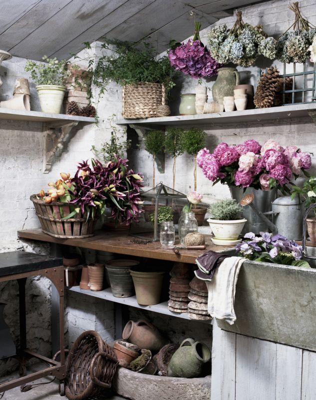 fleaingfrance:  FleaingFrance…..potting shed lust