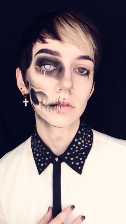 spencerofspace:  Golden ghoul 🌙 he/they