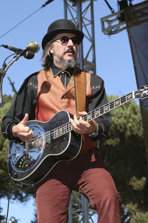 acey68: Happy 51st Birthday to the best Bass player alive, Les Claypool