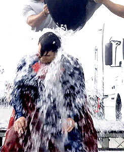 henricavyll:Henry Cavill takes the ALS Ice Bucket Challenge (Actually Six Buckets)