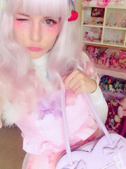 mypasteluniverse:  Swankiss look from today’s meet! I’ll be uploading the tutorial for this makeup during the week (o^^o) 