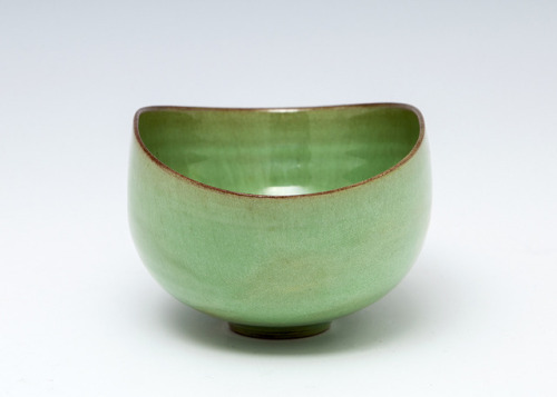 Gertrude Natzler, bowl, 1940-1960. Earthenware. Made by Otto Natzler, USA. Via Goldstein Museum