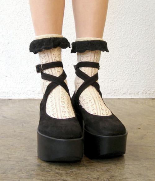 maidosama: Selling this this Tokyo bopper platform shoe. Retail price 260$. Mssg me if interested:) 