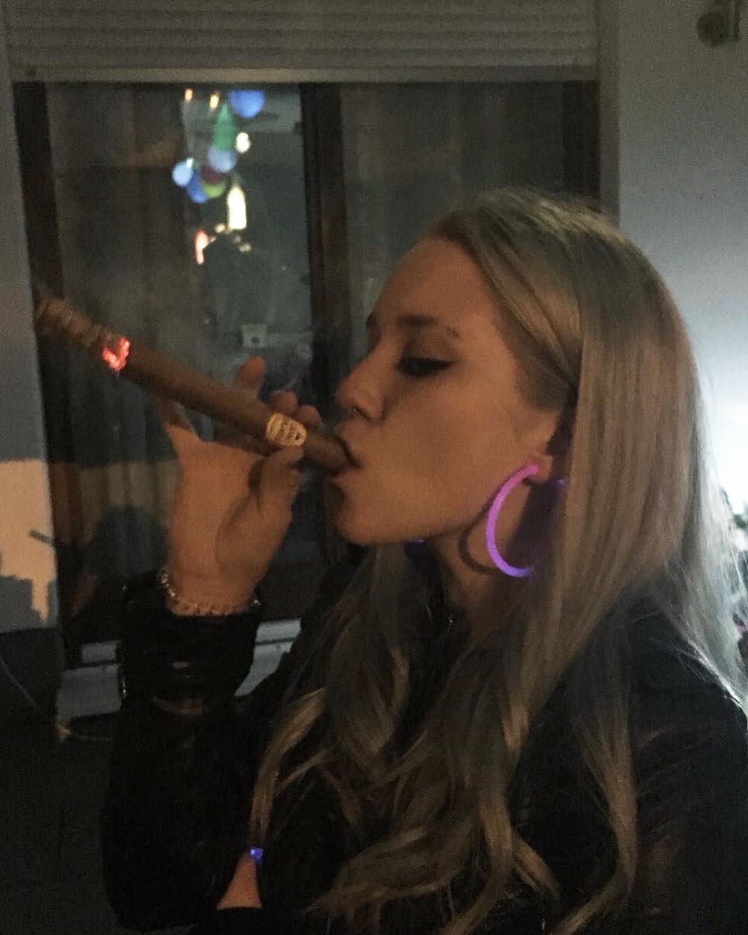 Cigar girls