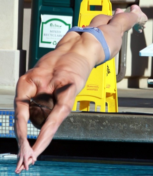 nuts4speedos:  Tunnel drive. 