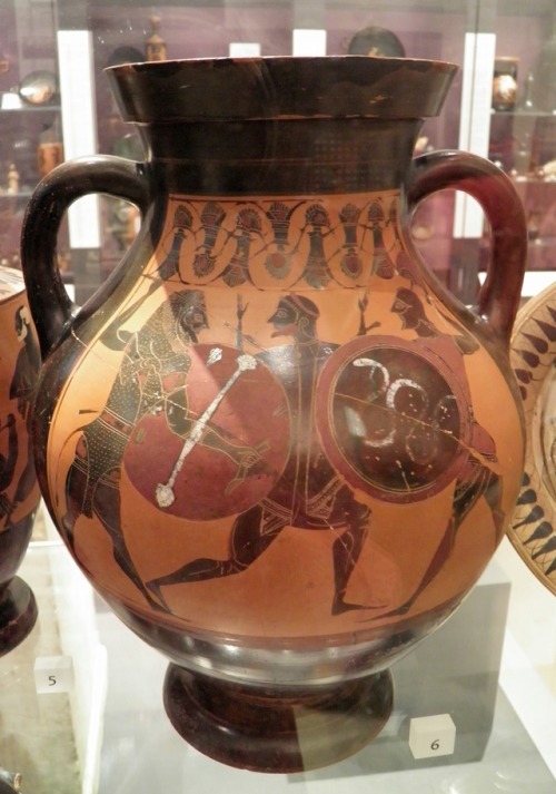 As Heracles (left) attacks Cycnus, son of Ares (right), Zeus steps between them to break up the figh